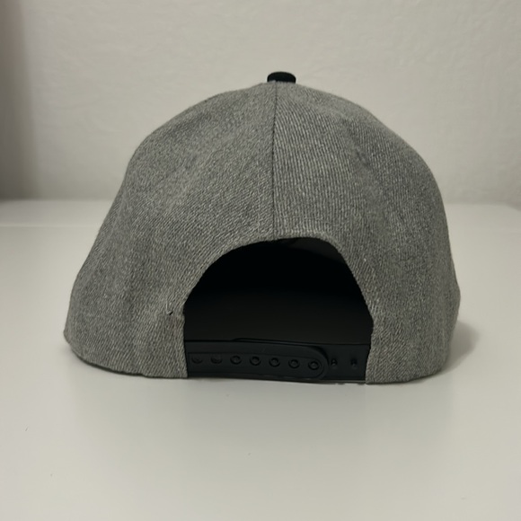 Mickey Mouse Gray Men’s Baseball Cap - Picture 3 of 7